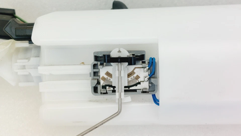 2000 Chrysler Sebring Dodge Stratus Fuel Pump and Sender Assembly 04897804AC - Image 3 of 4