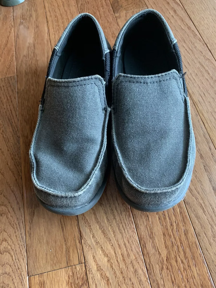 Boys santa cruz crocs discount