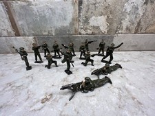 Vintage Cast Metal 15 Soldiers