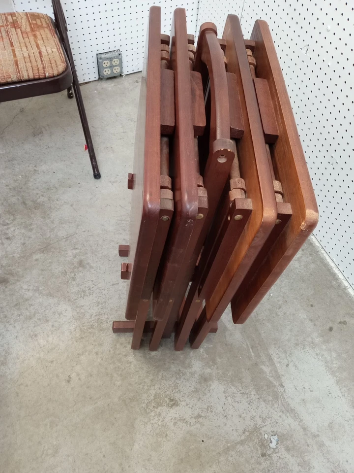 Juego de 4 mesas plegables clásicas de madera maciza resistente 'TV' de colección con soporte, vacaciones Foto 3 de 4