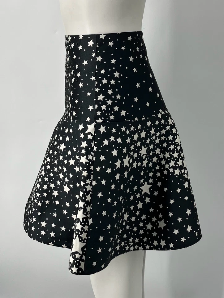 Mini falda acampanada roja Valentino negra con estampado de estrellas talla 42 Foto 2 de 4