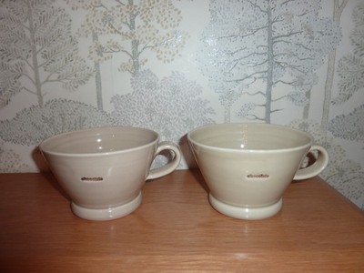 2 x Marks & Spencer Porzellan Beige Frühstückstassen / Becher Schokolade sehr guter Zustand