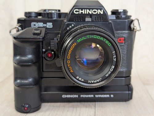 Macchina fotografica pellicola Chinon CE-5 e obiettivo 50 mm e avvolgitore elettrico - ricambi o riparazione in ottime condizioni - Foto 2 di 7