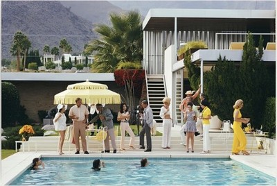 Slim Aarons Poolside Party Fotodruck Medium ungerahmt