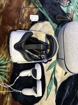 Oculus Quest 2 with extra stuff
