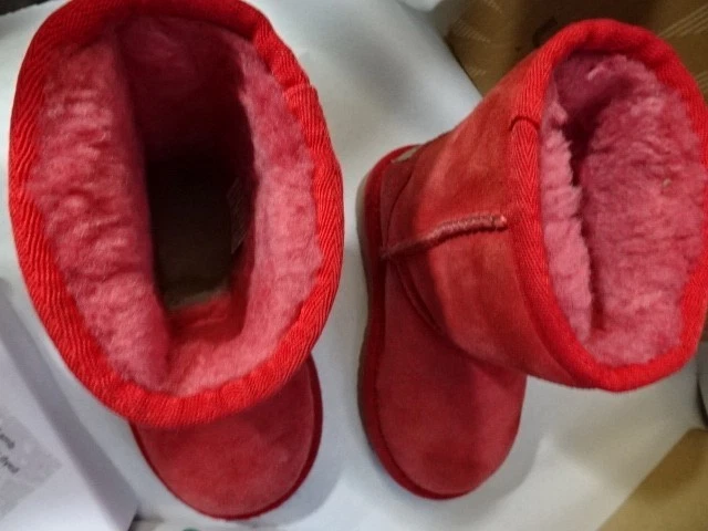 UGG Australia классический короткие ботинки ребенка ясельного возраста размер 8T красная замша овчины - носили один раз - Изображение 4 из 4