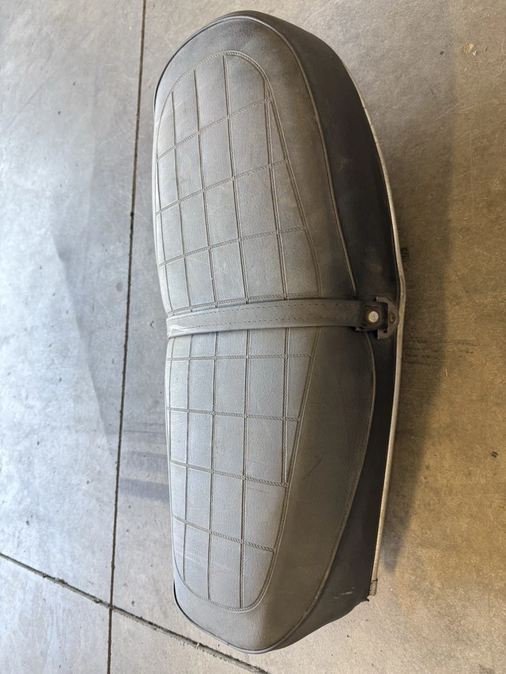 Honda CB750 K2 1972 asiento original Foto 2 de 4