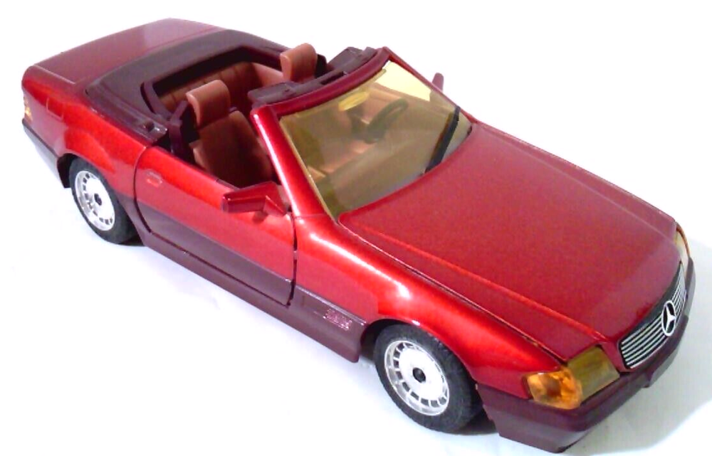 MAJORETTE~Mercedes~500 SL~Diecast~Model 1/24