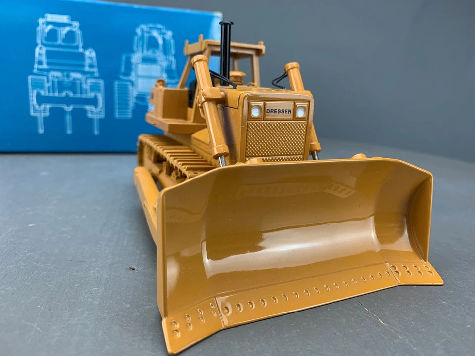 1:48 CCM Dresser TD-40B Track Type Tractor W/Winch O1397 LZ - Image 2 of 4