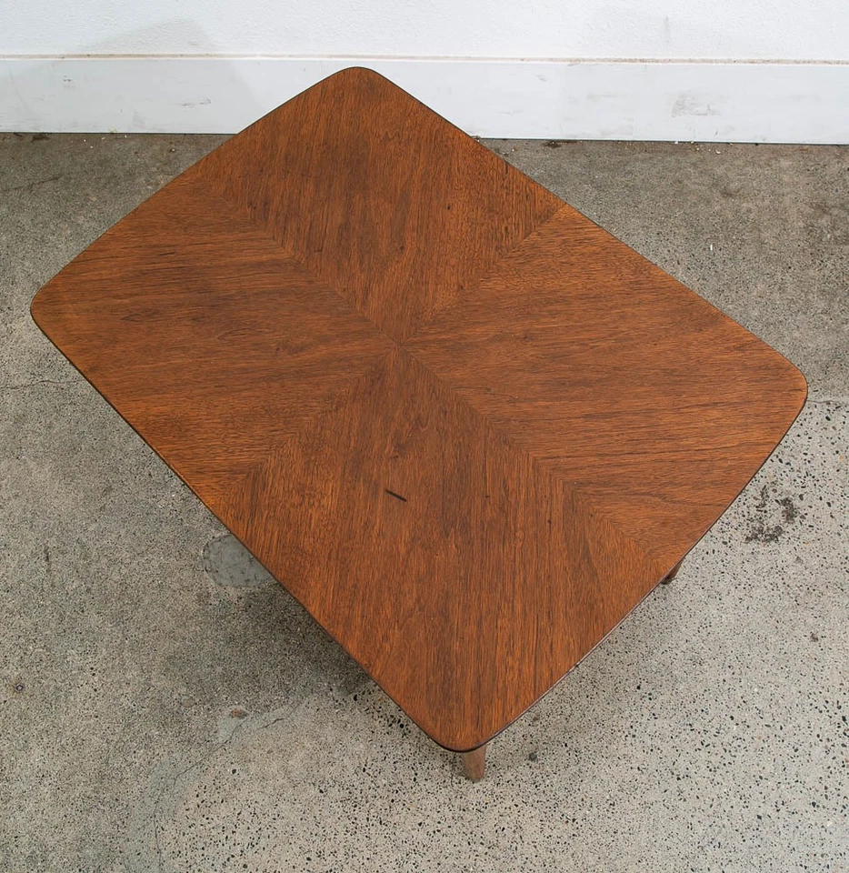 Mesita de noche moderna de mediados de siglo mesa auxiliar de nogal estante BP John Mcm vintage Foto 2 de 4