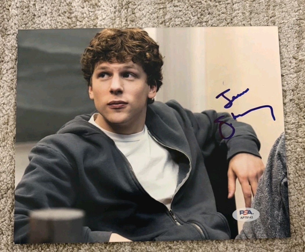JESSE EISENBERG SIGNED 8X10 PHOTO THE SOCIAL NETWORK PSA/DNA AUTHENTICATED AUTO