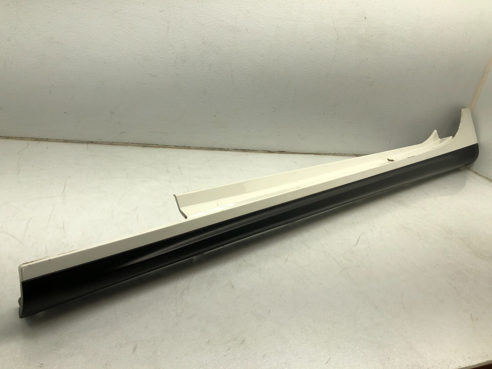 2014-2017 MASERATI GHIBLI SQ4 LEFT DRIVER SIDE SKIRT ROCKER PANEL OEM.
