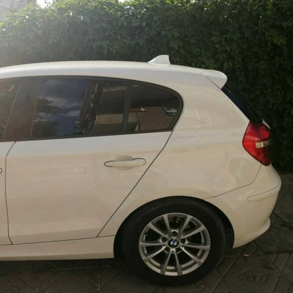 Radio de techo AM/FM con antena de aleta de tiburón blanca para Subaru Impreza de coche Foto 2 de 4