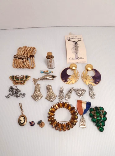 Vtg 21 Pc. Costume Jewelry Lot Brooches, Earrings, Rhinestones, Perfume Bottle
