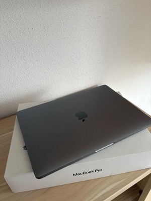 Apple MacBook Pro 13 Zoll (128GB SSD, Intel Core i5 8. Gen, 3,90GHz, 8GB)