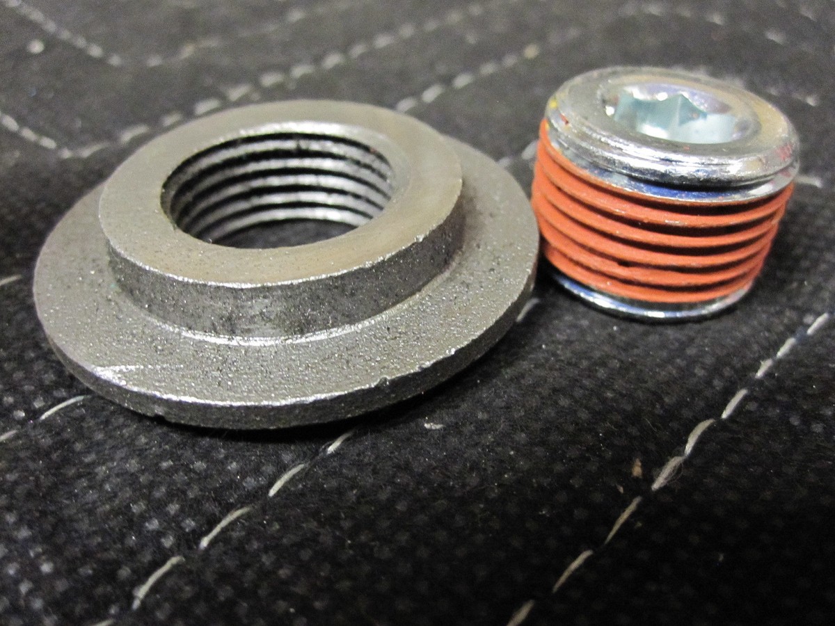 Differential Weld In Oil Drain Fitting & Plug Kit for Ford 9