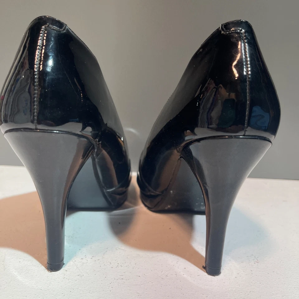 ~Size 9M~Nine West 4" Pumps Heels Black Faux Patent Leather Peep Toe with Buckle - Image 4 of 4