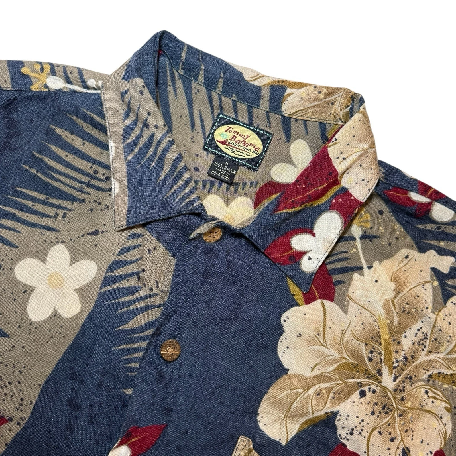 Tommy Bahama Floral Shirt Men’s M Rayon Hibiscus Hawaiian Button Up Short Sleeve