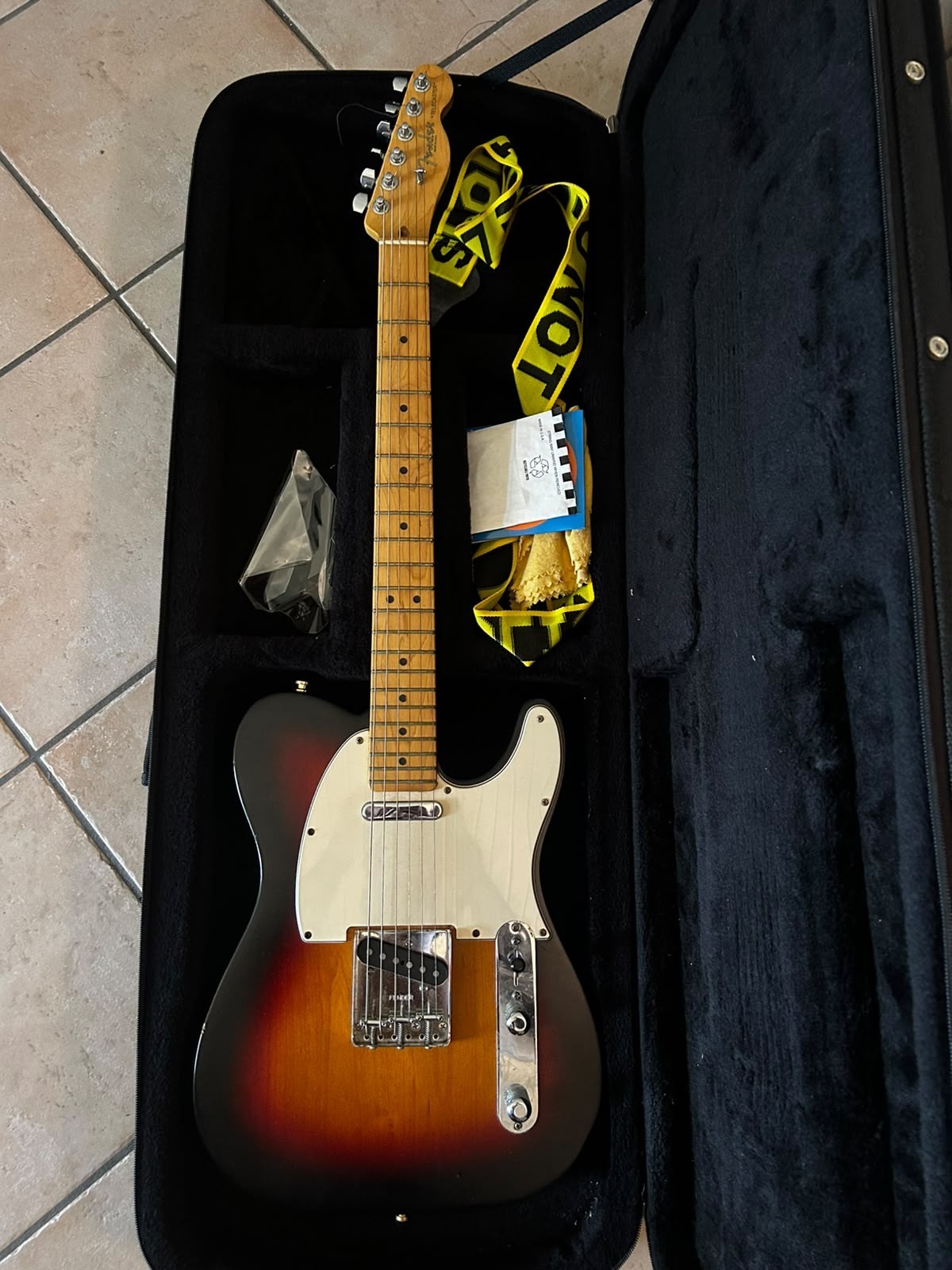 Fender Highway One Telecaster 2004 USA Sunburst Hangtag Originale Seriale