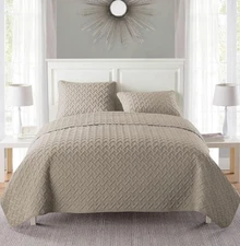 VCNY Home Beige 3pc Full/Queen Nina Embossed Quilt Set