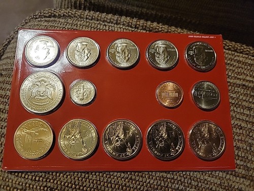 2007 U.S. Mint Uncirculated 14 Coin Denver Mint Set - Picture 2 of 4