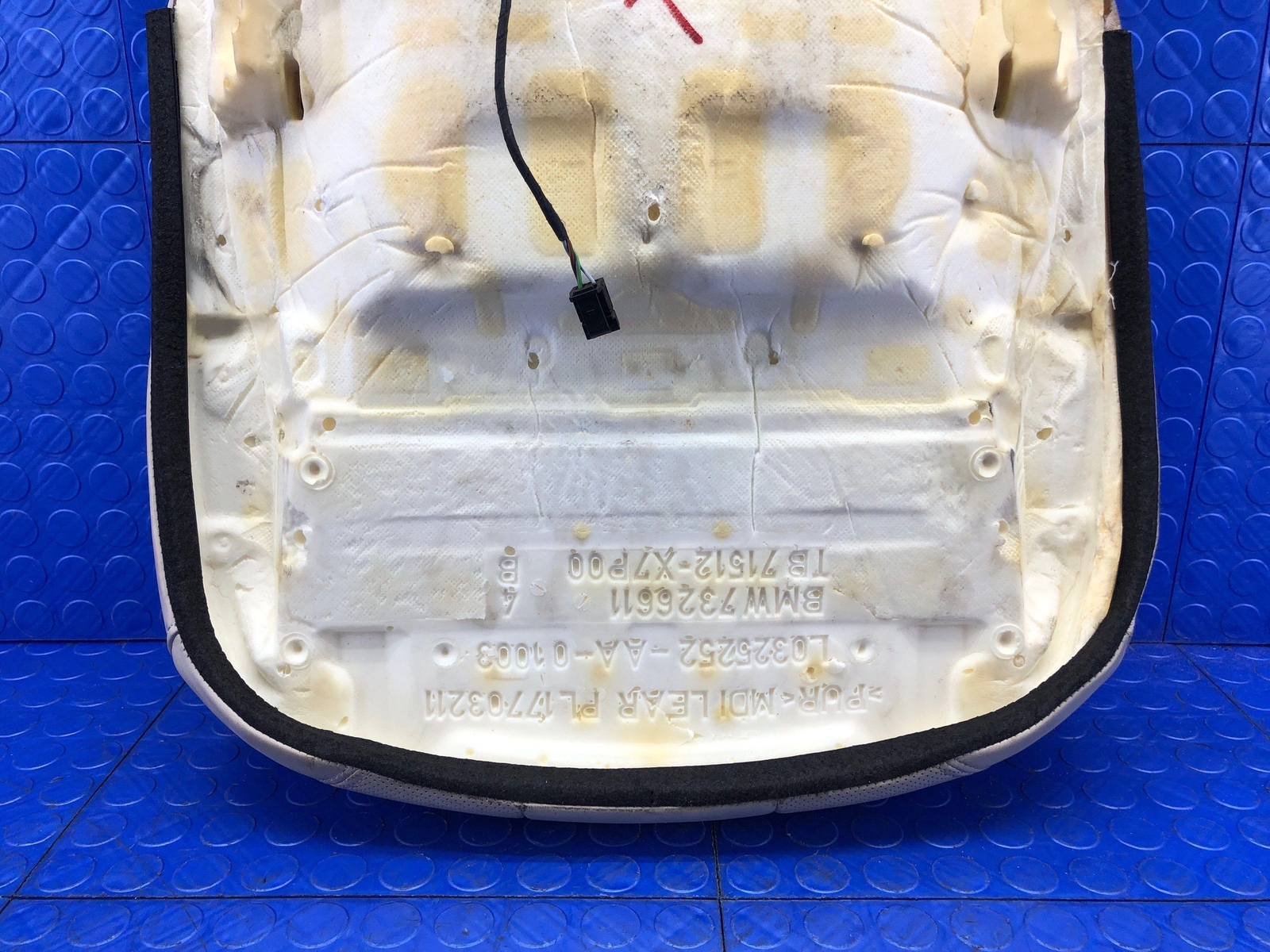 2014 2015 2016 2017 2018 2019 BMW I8 OEM FRONT LEFT LOWER SEAT CUSHION BEIGE