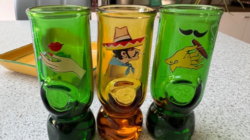 6 X VINTAGE FRENCH GLASS LIQUEUR GLASSES - COME WITH A PLATE - RETRO - Picture 4 of 9