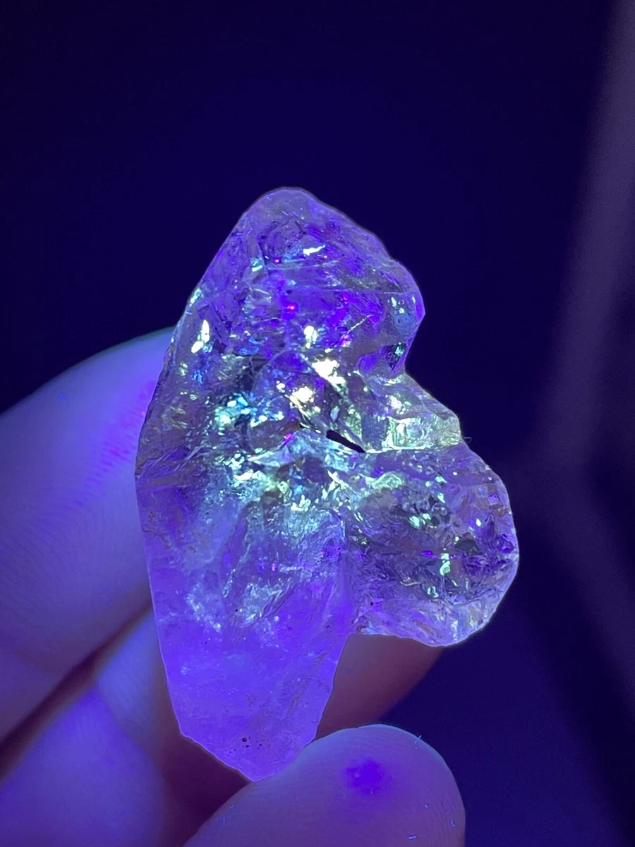 75ct Rare Petroleum included fenster Quartz Crystal fluorescent