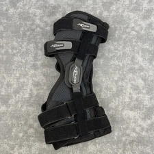 DJO DONJOY Playmaker II Wrap-Around Knee Brace (Size Medium)