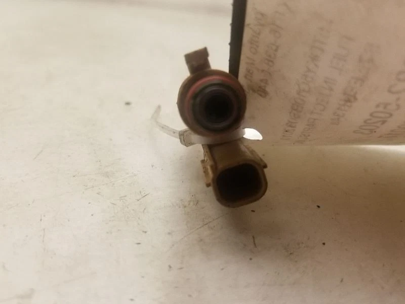 08-22 TOYOTA SEQUOIA 5,7 L INYECTOR DE COMBUSTIBLE Foto 3 de 4