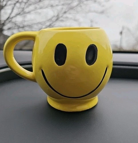 Vintage 70s McCoy Pottery USA Ceramic Yellow Smiley Happy Face Mug Coffee Cup