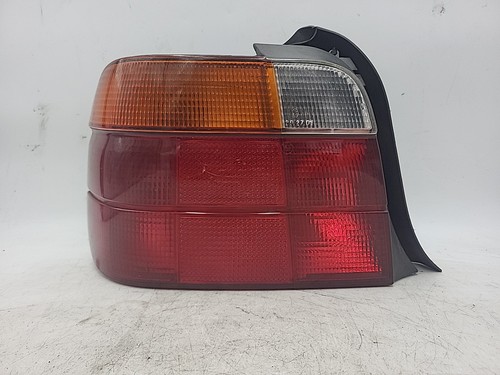 Heckleuchte Rücklicht BMW 318 compact E36 Limousine Links 8353805 (B50A)