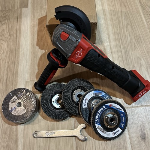 Milwaukee M18 FUEL 4 1/2" / 5" 18V Akku-Winkelschleifer mit Scheiben Original OEM