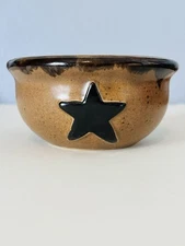 Country Farmhouse Décor. Primitive  VTG Honey & Me  pottery STAR  bowl E11611