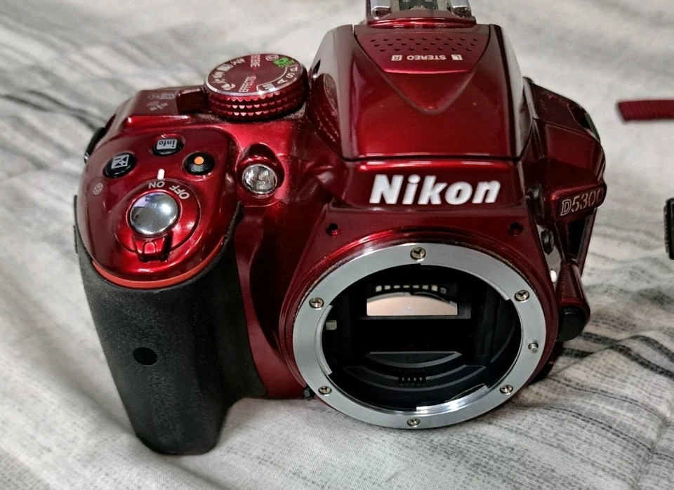 Nikon D5300 24MP DSLR Red Camera Body & Strap PARTS ONLY AS IS READ DESCRIPTION  - Image 3 of 4