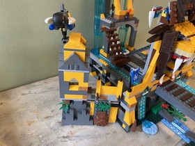 LEGO 70010 Legends of Chima: The Lion CHI Temple - 100% Complete with Manuals