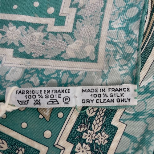 HERMES Carre 45 100% Silk Scarf "CARPE DIEM" Green used - Picture 7 of 7