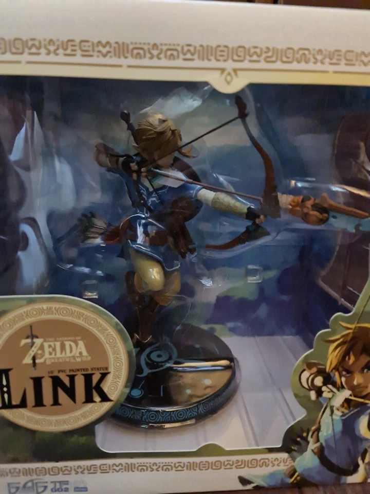 The Legend of Zelda - Link Breath of the Wild Collectors PVC 10"  Statue Figure - Image 2 of 4