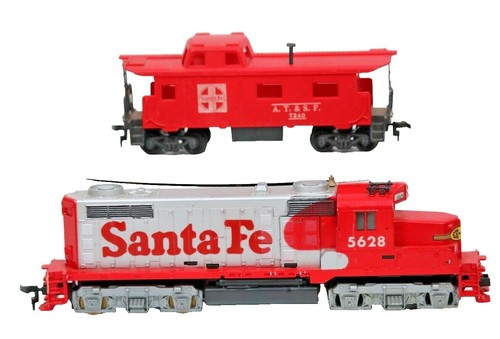 TYCO Santa Fe ATSF 241 Diesel Switcher Locomotive, And Caboose HO