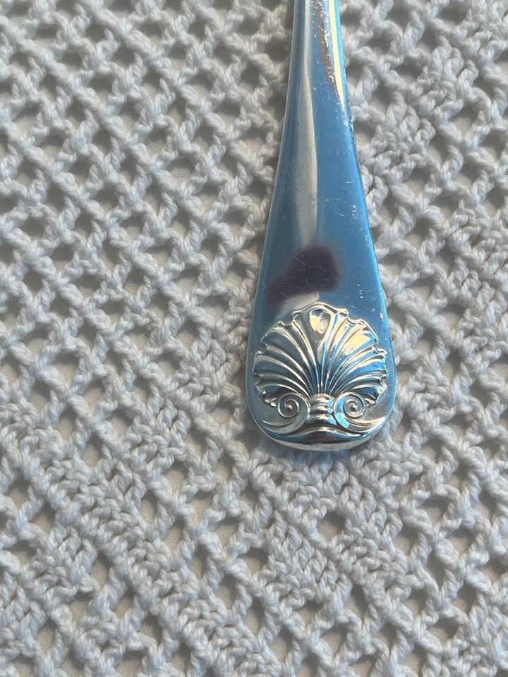 "Tenedor de carne fría Williamsburg Shell de Stieff de plata esterlina, 6 dientes 10"" para servir" Foto 4 de 4