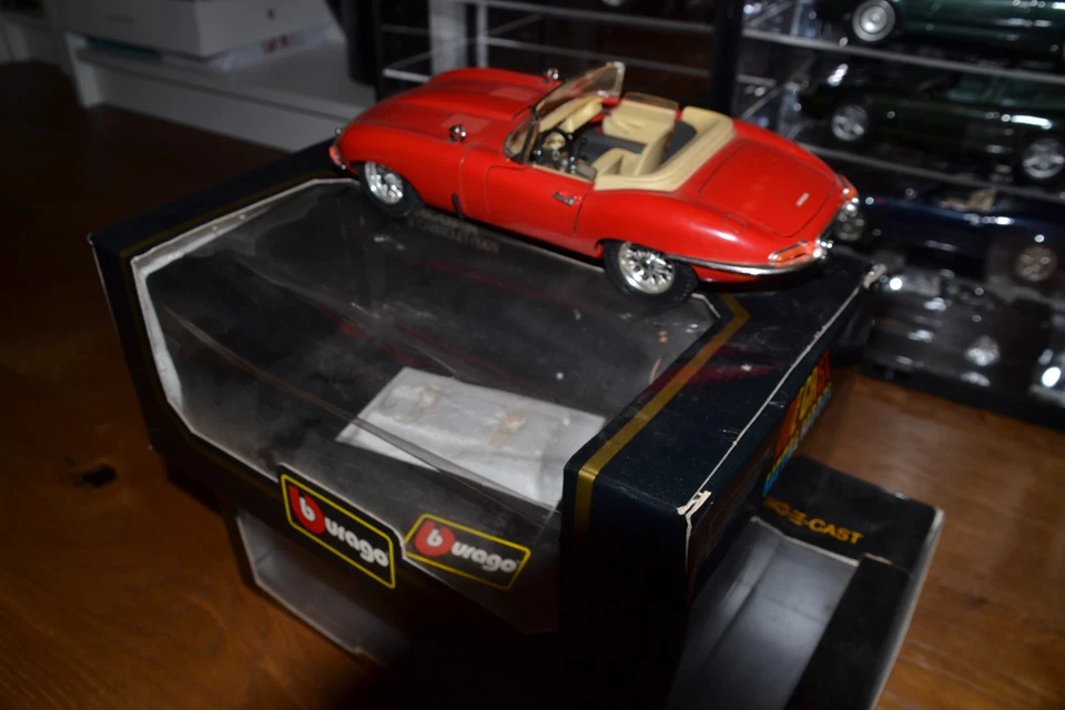 jaguar e type 1:18 burago - Bild 3 von 4