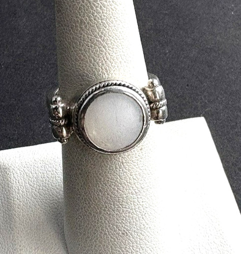 925 STERLING SILVER AND MOTHER OF PEARL RING SIZE 7