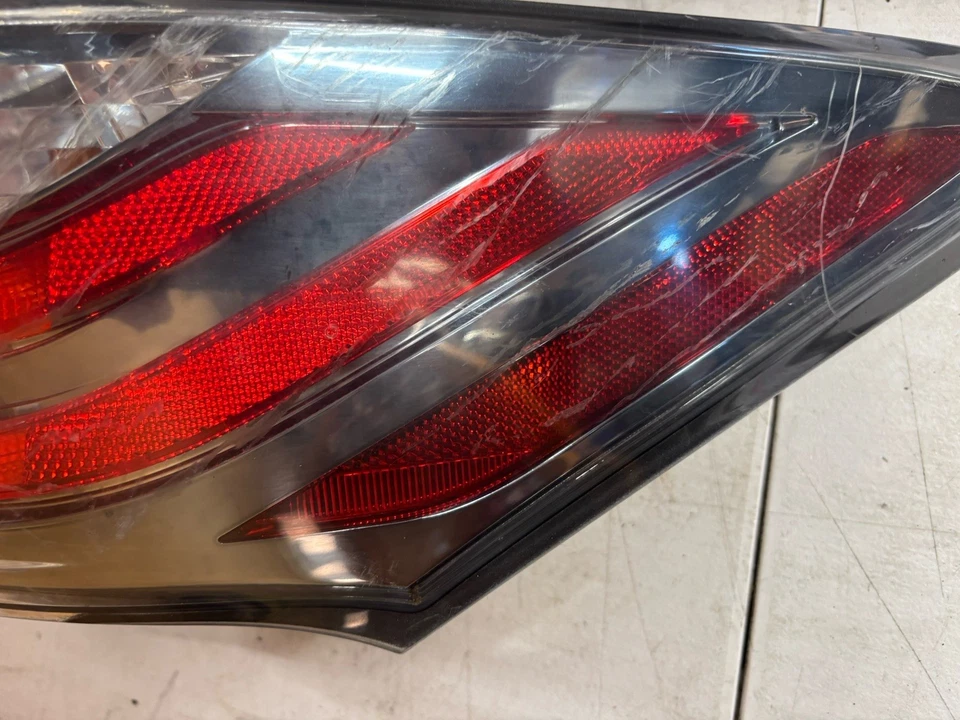 Luz trasera derecha lado pasajero Lexus CT200H 2011-2017 OEM Foto 4 de 4