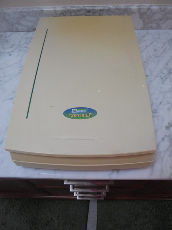 Mustek Paragon 1200 III Pro Flatbed Scanner