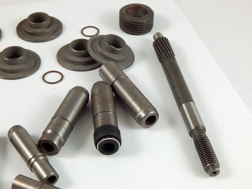 NOS MOTORCYCLE PARTS VALVE GUIDES CLIP SPRING RETAINERS TACH DRIVE..MAYBE HONDA? - Picture 3 of 5