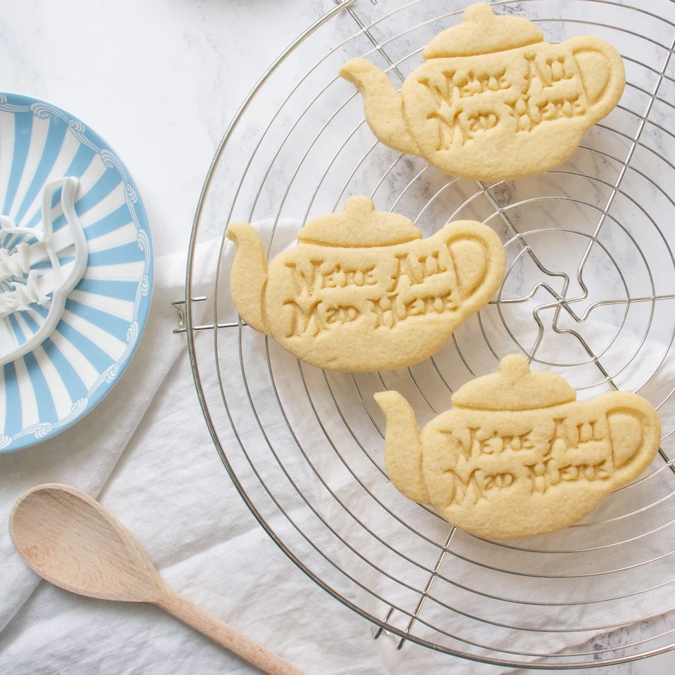 Cortador de galletas tetera We're All Mad Here - Fiesta Alicia's Adventures in Wonderland Foto 3 de 4