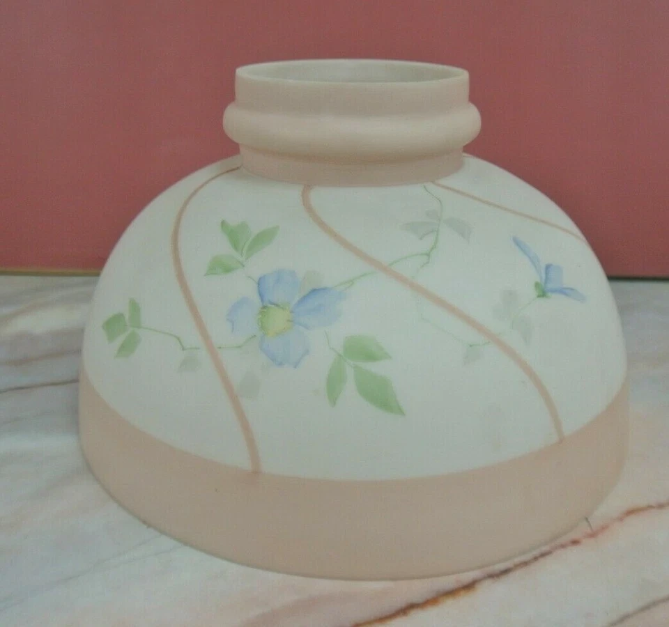 Pantalla de lámpara de repuesto vintage de vidrio pintado a mano rosa y blanco Foto 2 de 4