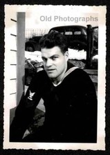 WW2 ERA HANDSOME TOUGH SAILOR UNIFORM CAR OLD/VINTAGE SNAPSHOT PHOTO- D363