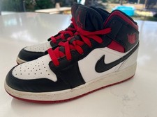 Air Jordan 1 Mid Older Kids' Shoes Size 6 (EU 39) Style