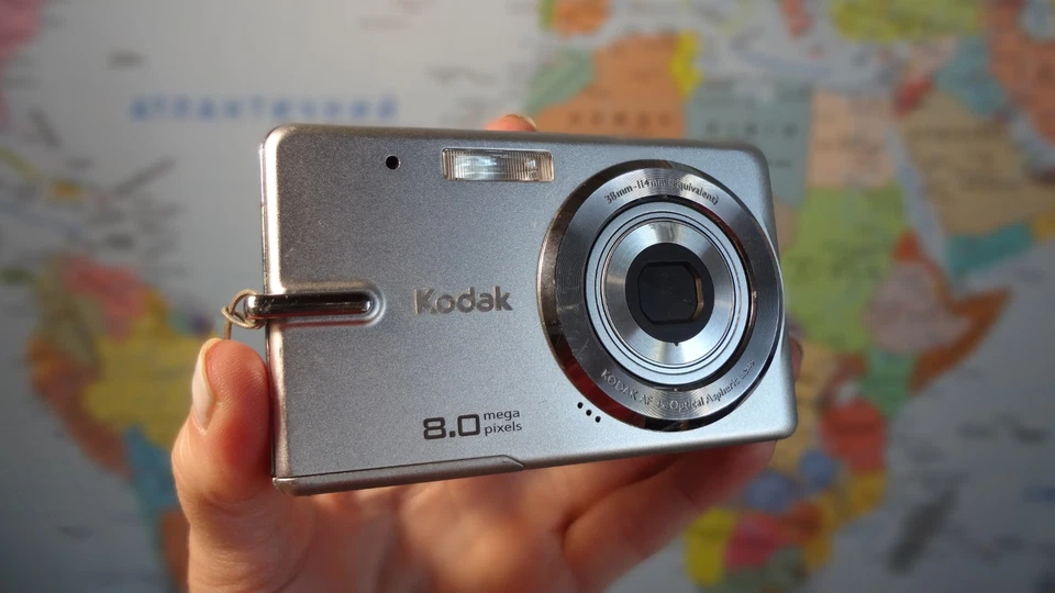 Kodak EasyShare M883 8.0MP Digital Camera - Silver Fully Working Great Shape - Image 2 of 4